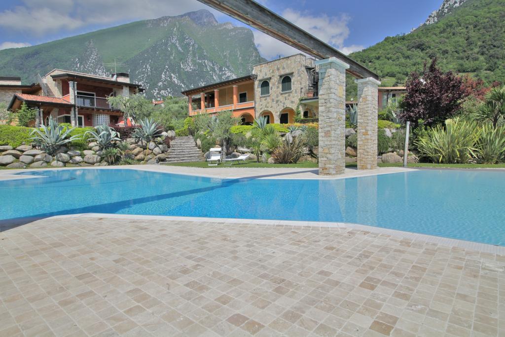 Residence "Borgo Le Torri" Toscolano Maderno Exterior foto