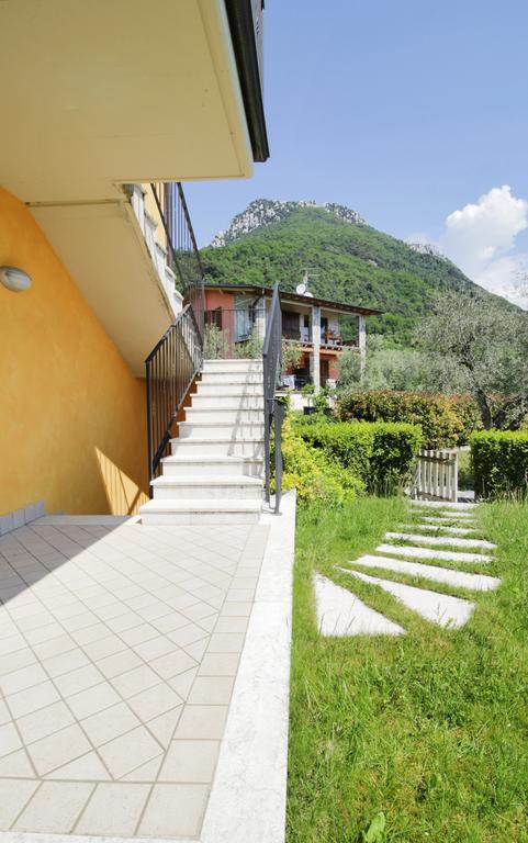 Residence "Borgo Le Torri" Toscolano Maderno Exterior foto